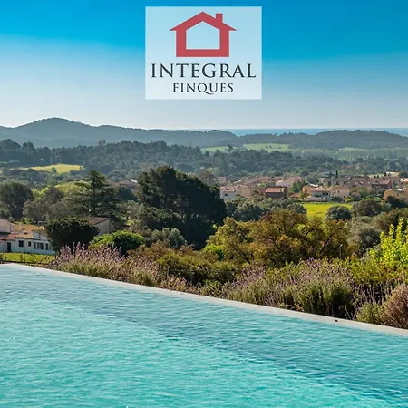 Les Lutins - House With Infinity Pool *