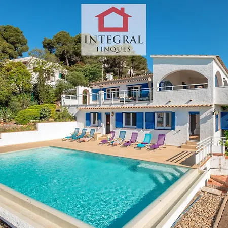 Les Lutins - House With Infinity Pool *