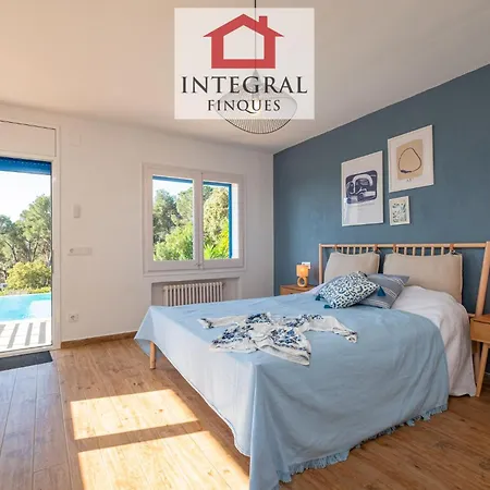 Les Lutins - House With Infinity Pool